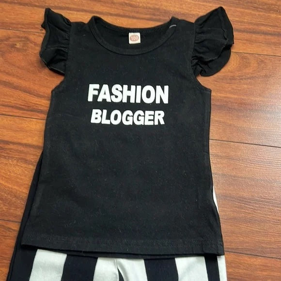 Black & White Fashion Blogger Outfit Set